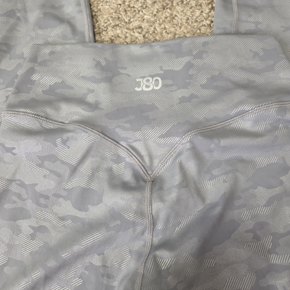 J80 Fit Gray Camo Leggings Size Medium V Back - Picture 4 of 10
